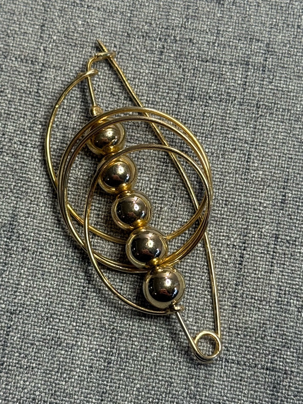 Modernist Gold Tone Kilt Pin Brooch - 5 Polished Beads & 3 Interlocking Rings